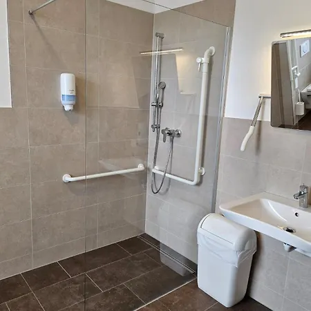 فندق مبيت وإفطار Am Achenweg 3*